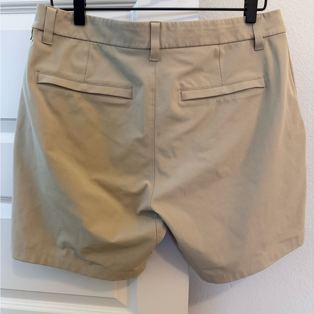Lululemon ABC Classic Fit Men’s Shorts 7-inch - Picture 2 of 3